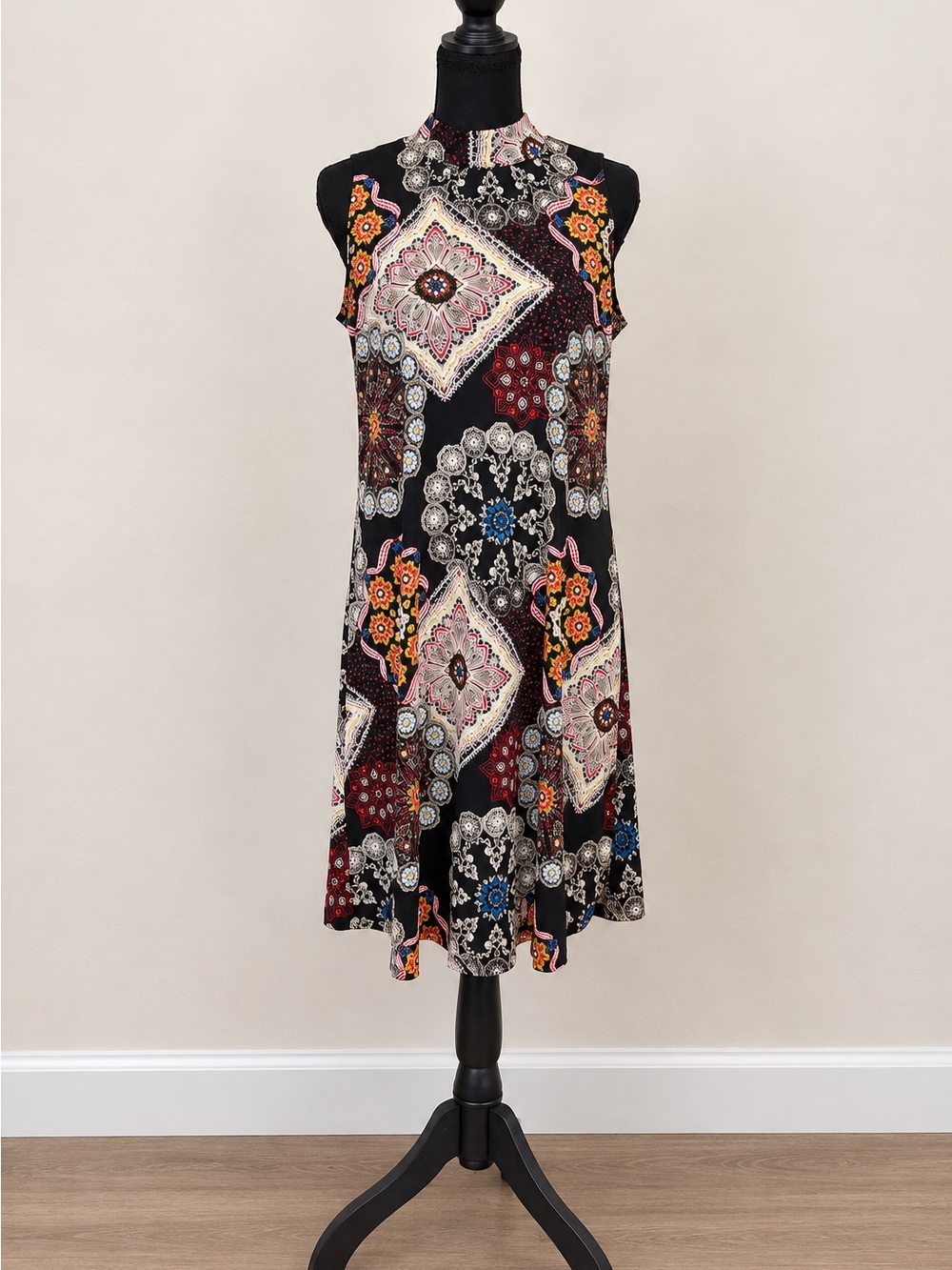 Robbie Bee Black Sleeveless Medallion Print Dress